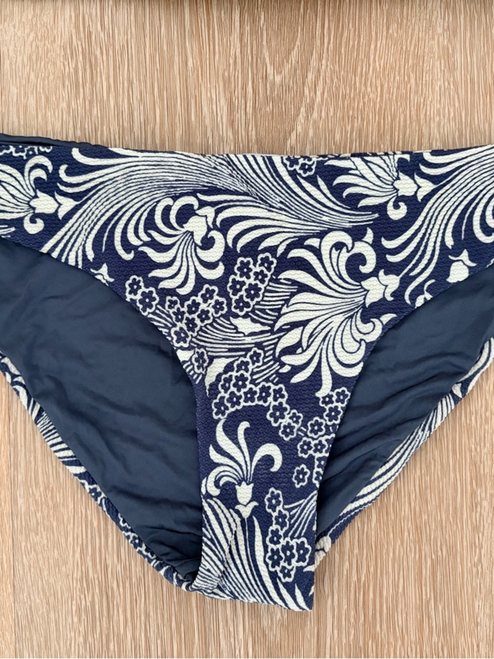 Like New! Onia X Faherty Navy Blue Floral Print Bikini Set- MED - Picture 4 of 10